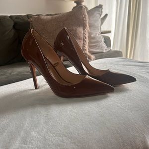 steve madden dark brown patent leather pump’s